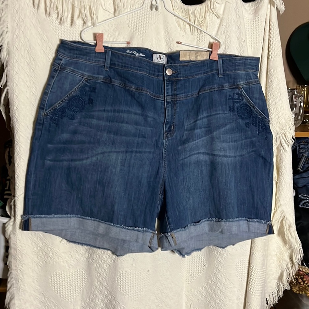 😄Plus Size DC Jean shorts 26 NWT